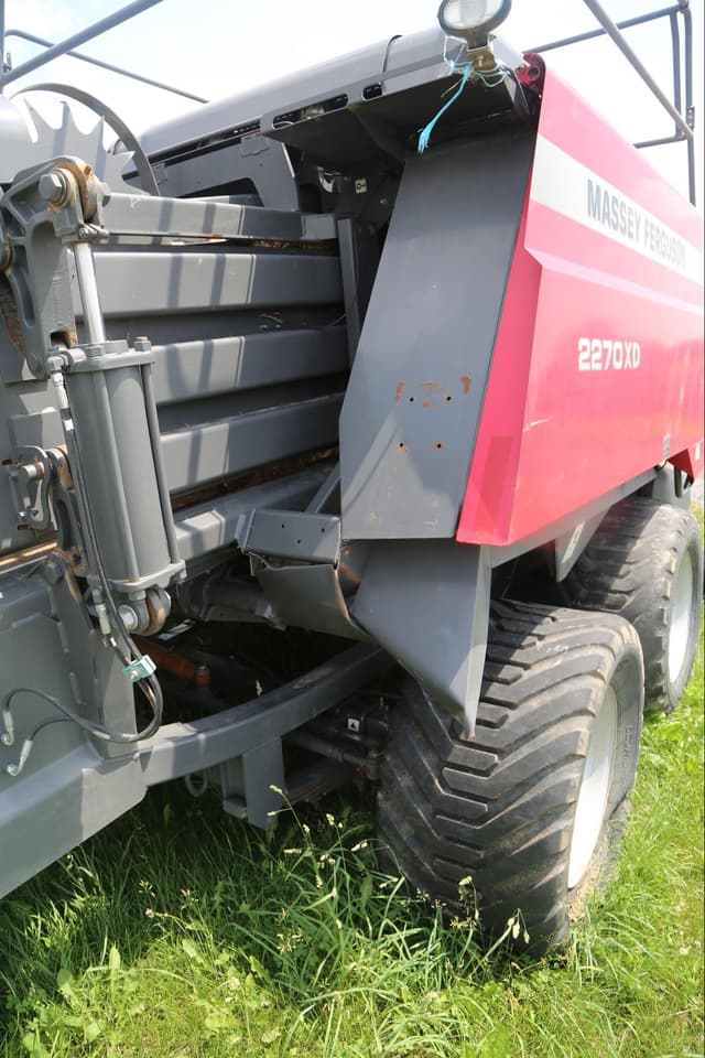 Image of Massey Ferguson 2270XD equipment image 4