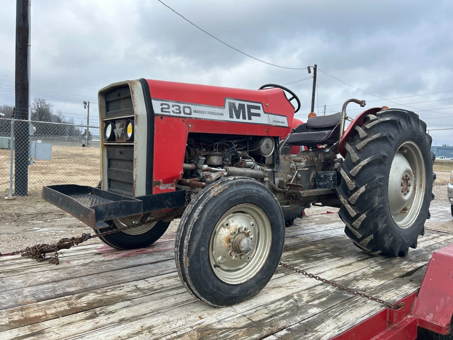 Massey Ferguson 230 Equipment Image0