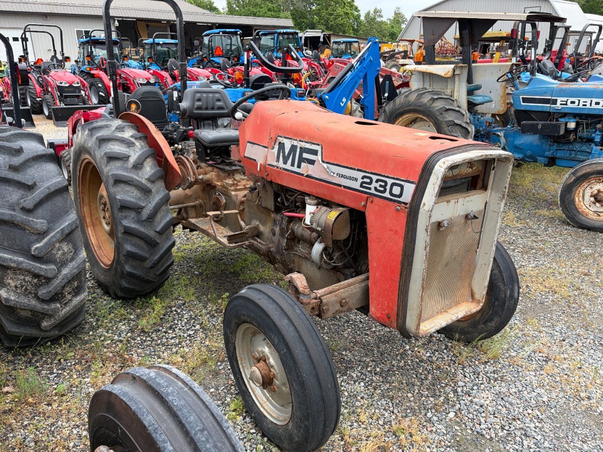 Massey Ferguson 230 Equipment Image0