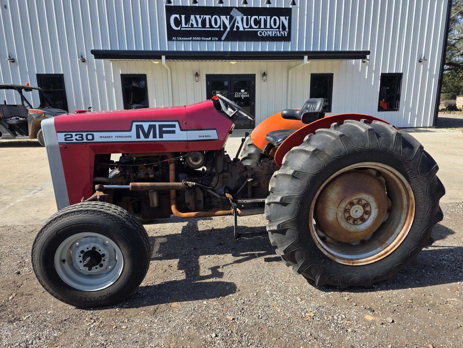 Massey Ferguson 230 Equipment Image0