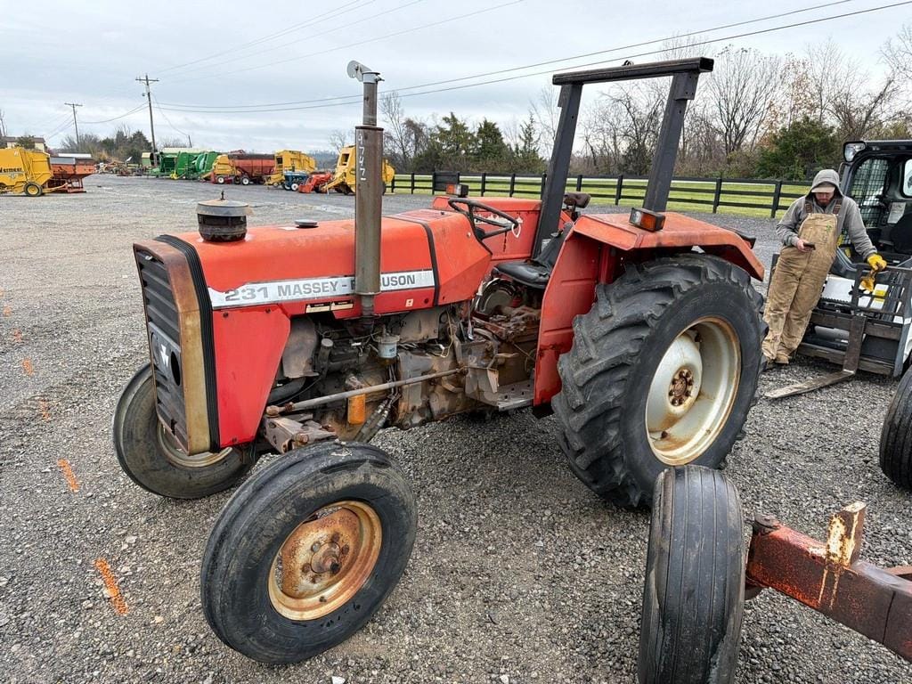 Massey Ferguson 231 Equipment Image0