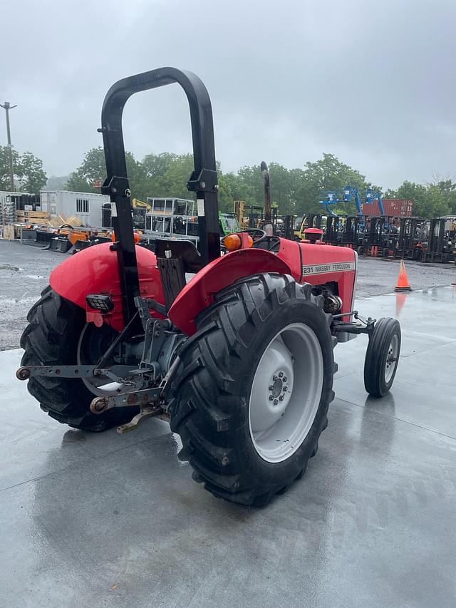 Image of Massey Ferguson 231 equipment image 2