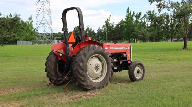 Image of Massey Ferguson 231S equipment image 4