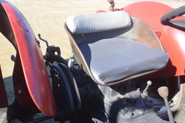 Image of Massey Ferguson 235 equipment image 4