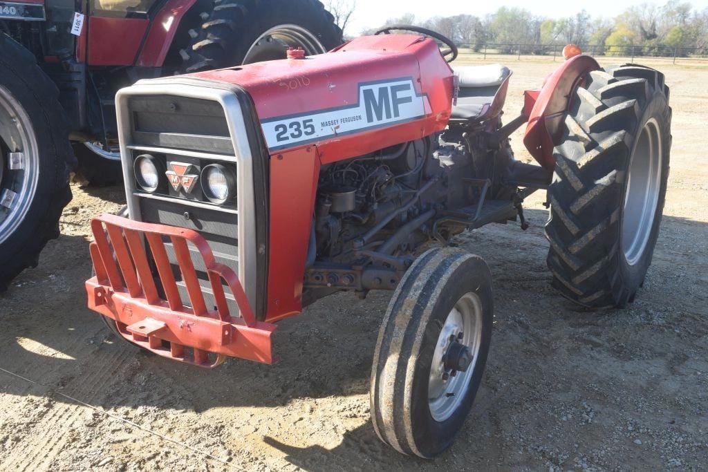 Massey Ferguson 235 Equipment Image0