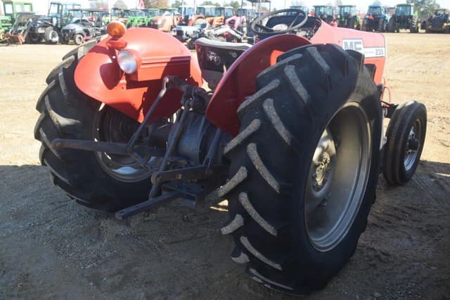 Image of Massey Ferguson 235 equipment image 2