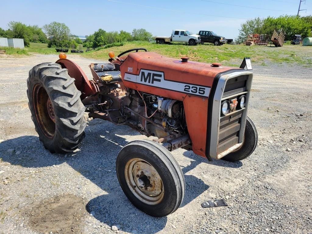 Massey Ferguson 235 Equipment Image0