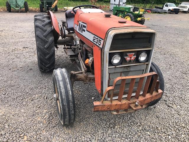 Image of Massey Ferguson 235 equipment image 2