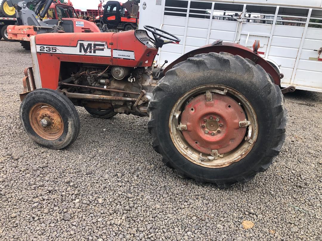 Image of Massey Ferguson 235 Primary image