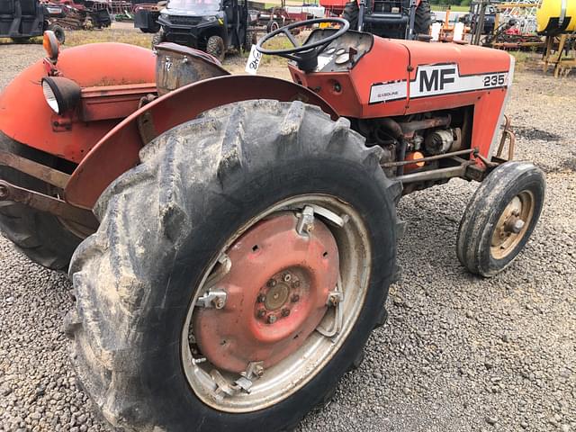 Image of Massey Ferguson 235 equipment image 4