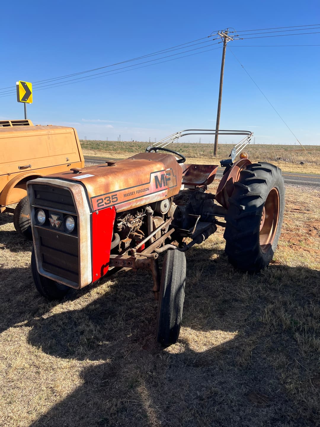 Image of Massey Ferguson 235 Image 0