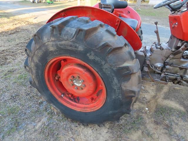 Image of Massey Ferguson 235 equipment image 4