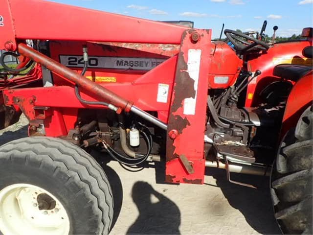 Image of Massey Ferguson 240 equipment image 2