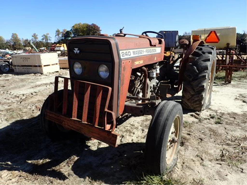 Massey Ferguson 240 Equipment Image0