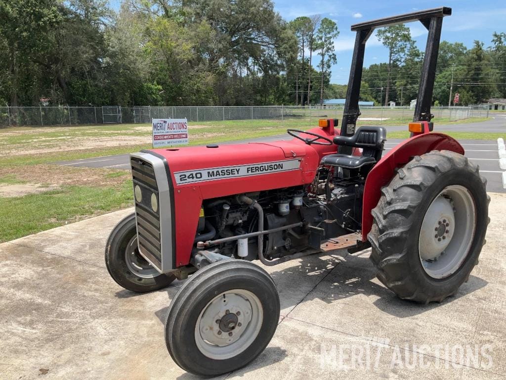 Massey Ferguson 240 Equipment Image0