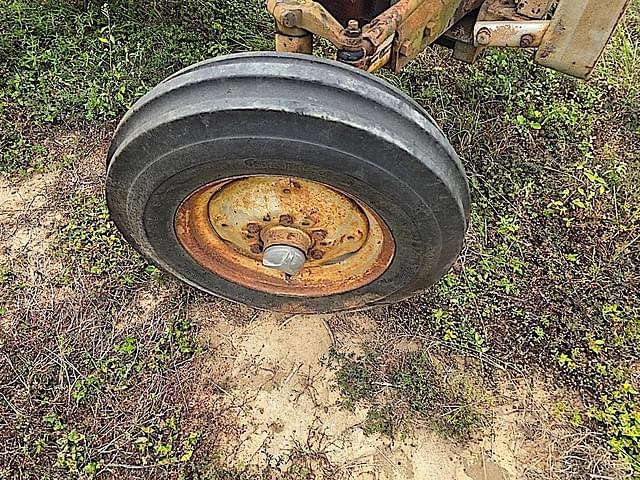 Image of Massey Ferguson 240 equipment image 2