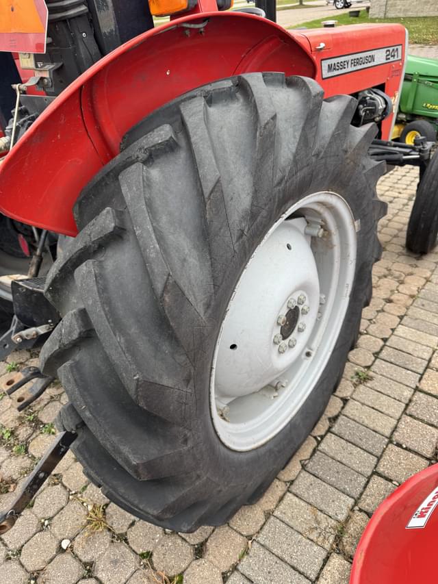 Image of Massey Ferguson 241 equipment image 4