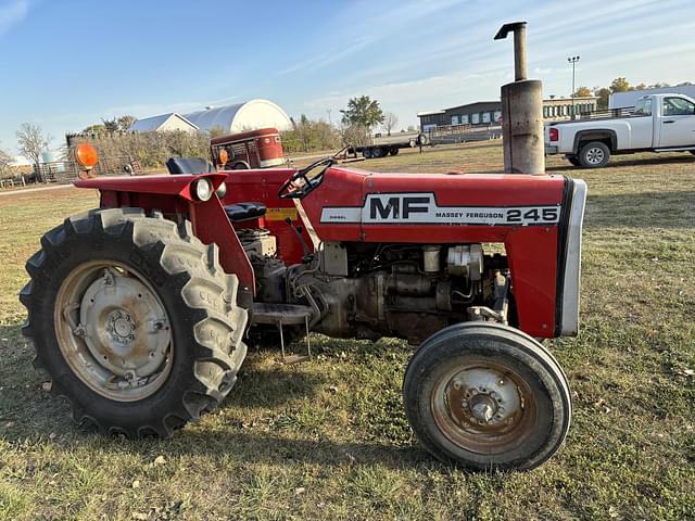 Image of Massey Ferguson 245 equipment image 2