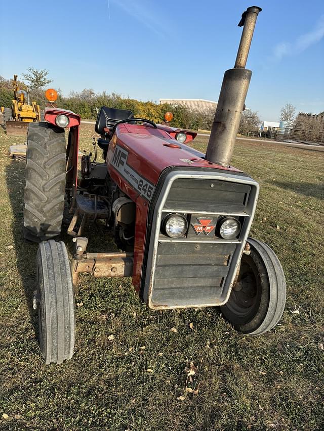 Image of Massey Ferguson 245 equipment image 1