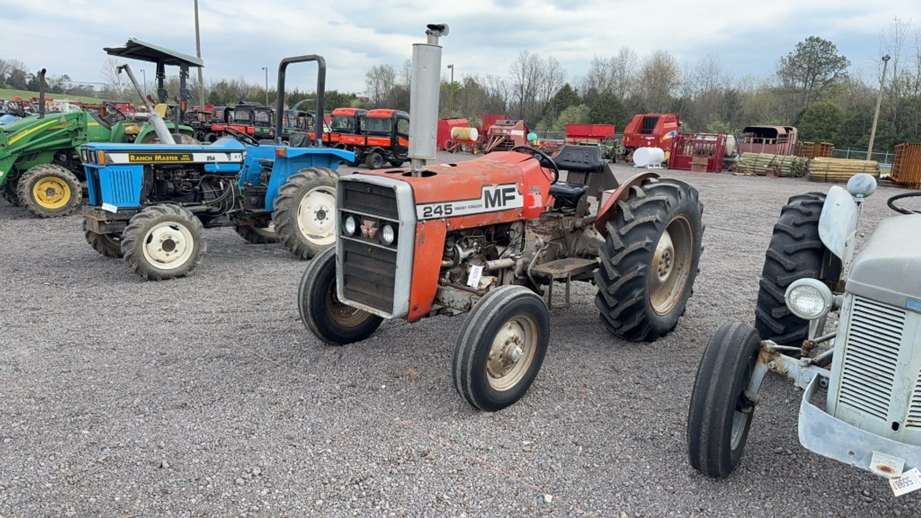 Main image Massey Ferguson 245
