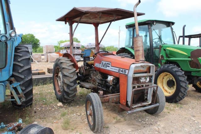 Image of Massey Ferguson 245 equipment image 3
