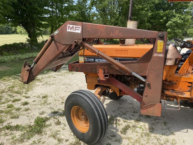 Image of Massey Ferguson 246 equipment image 4