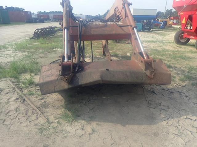 Image of Massey Ferguson 246 equipment image 3
