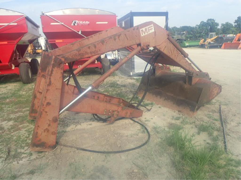 Massey Ferguson 246 Equipment Image0