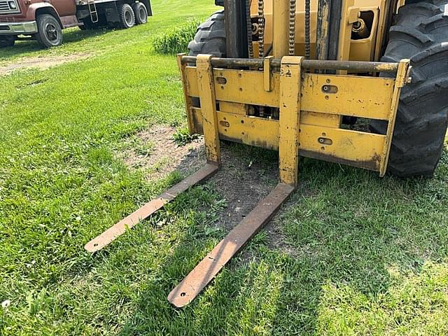 Image of Massey Ferguson 2500 equipment image 2
