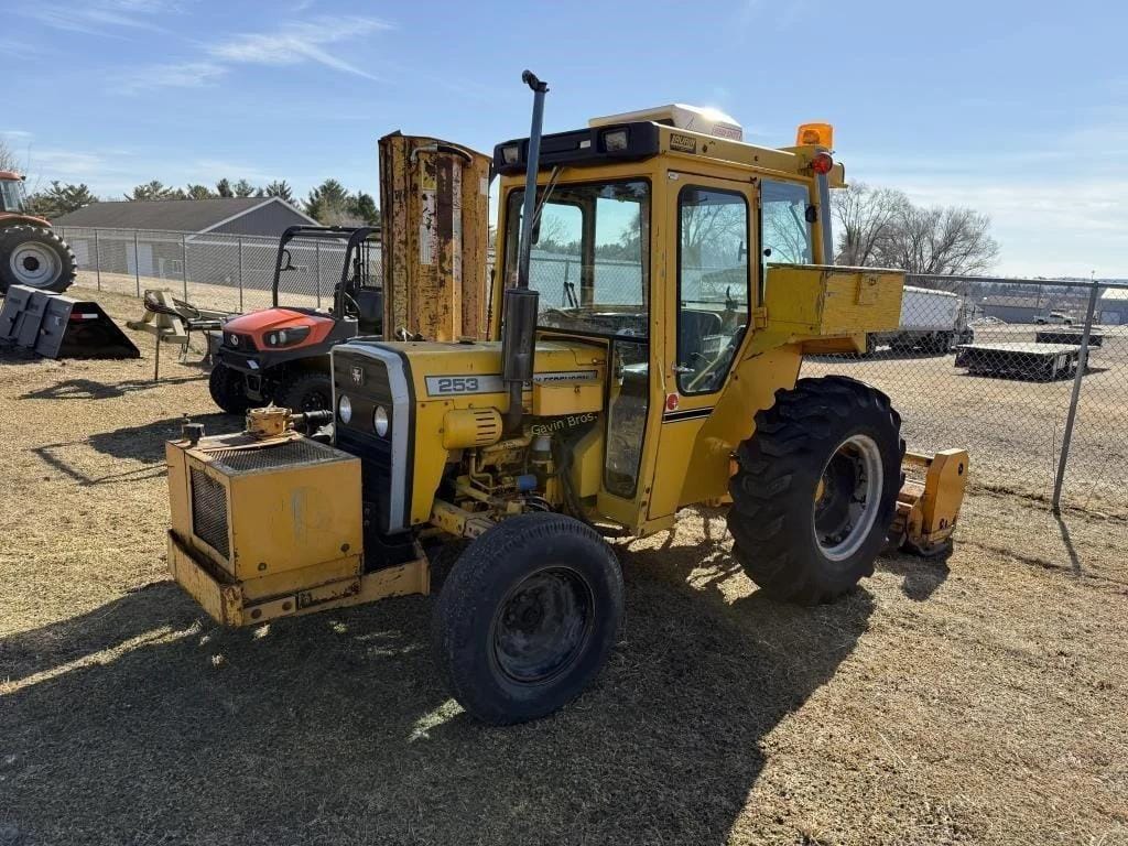Massey Ferguson 253 Equipment Image0