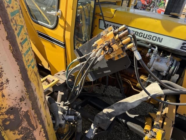 Image of Massey Ferguson 253 equipment image 4