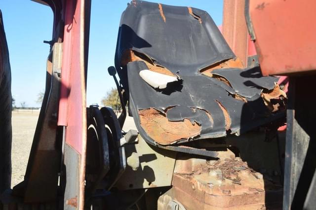 Image of Massey Ferguson 255 equipment image 4