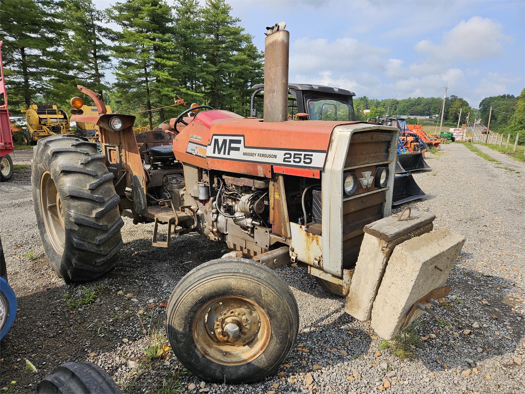 Massey Ferguson 255 Equipment Image0
