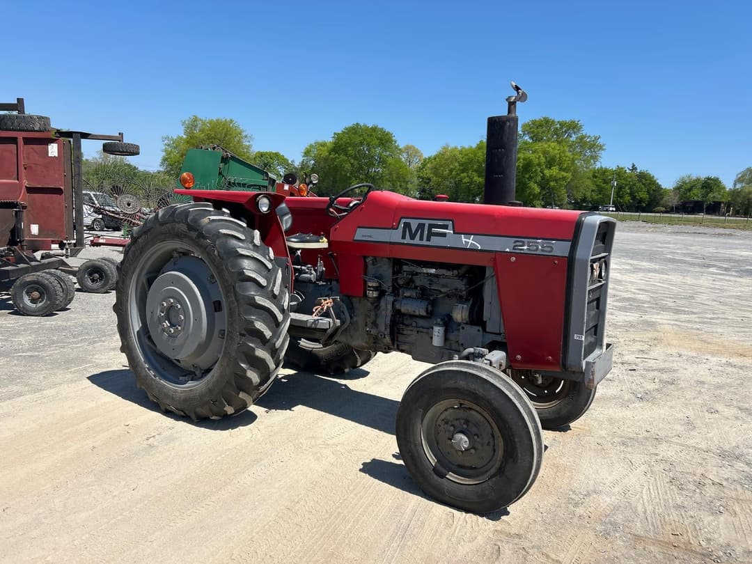 Image of Massey Ferguson 255 Primary image