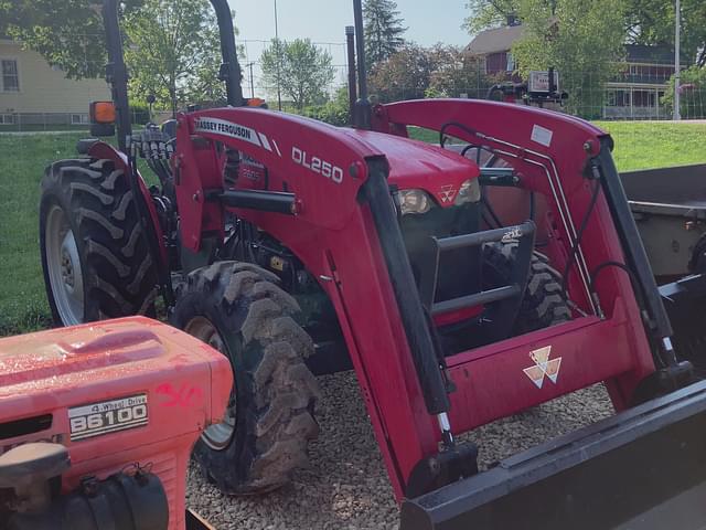 Image of Massey Ferguson 2605 equipment image 2