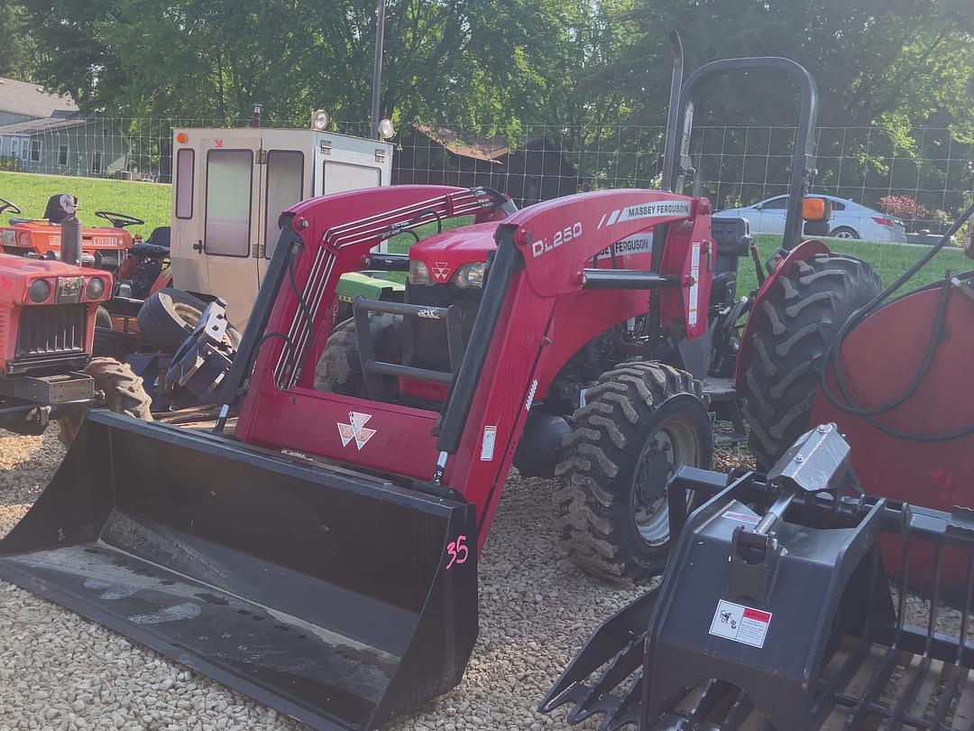 Image of Massey Ferguson 2605 Primary image