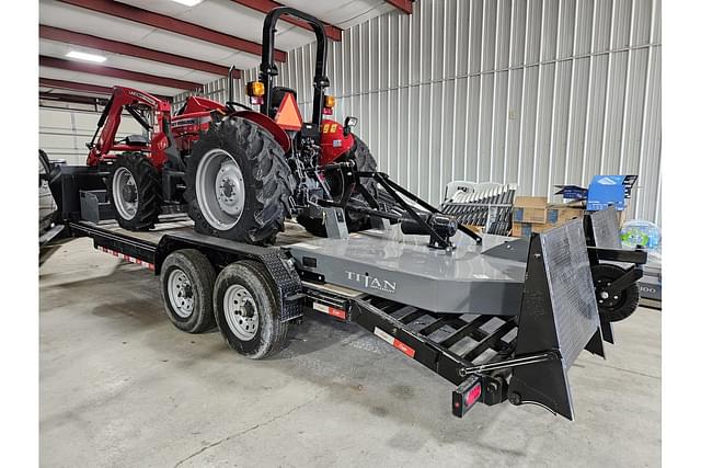 Image of Massey Ferguson 2605H equipment image 4