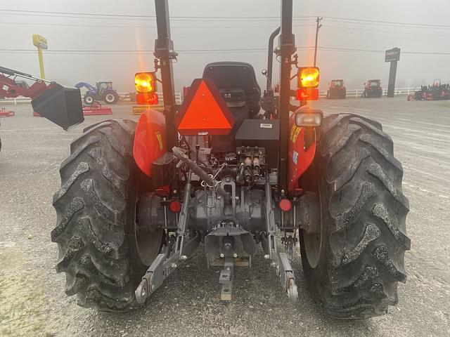 Image of Massey Ferguson 2607H equipment image 3