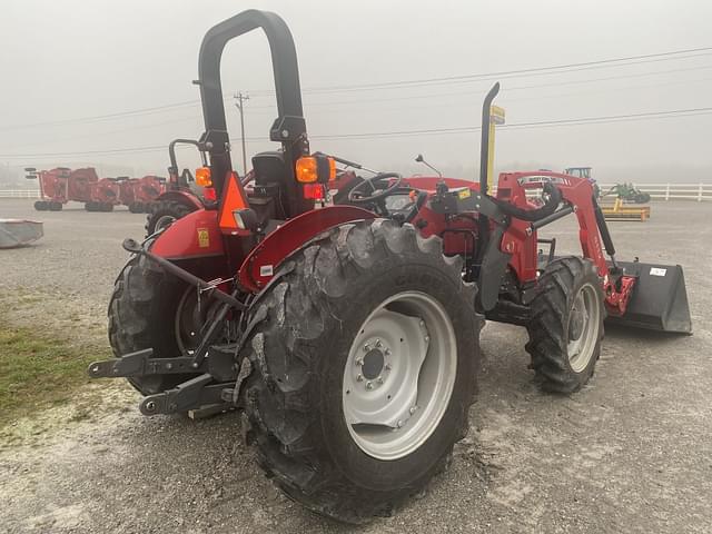 Image of Massey Ferguson 2607H equipment image 2