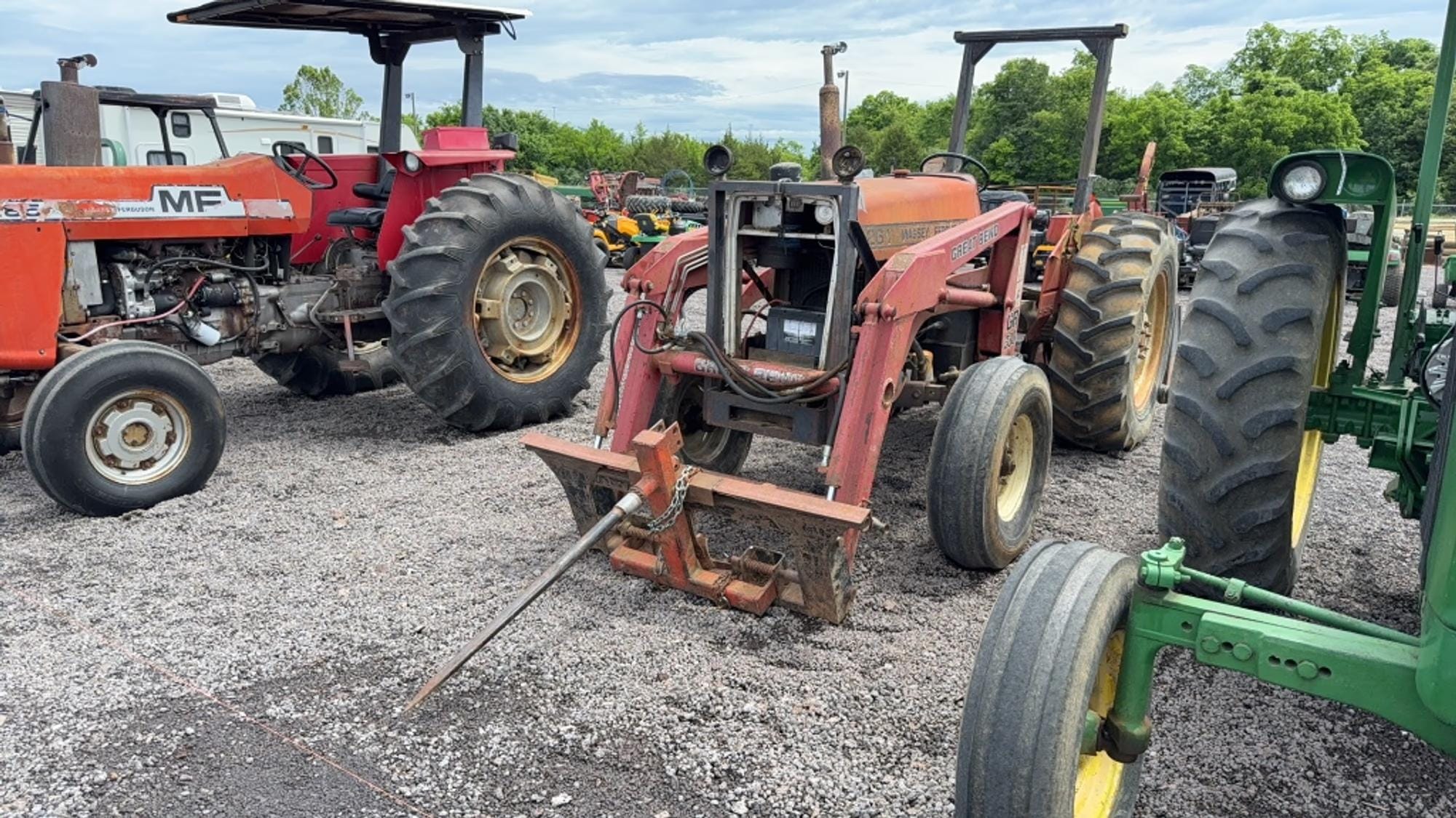 Massey Ferguson 261 Equipment Image0