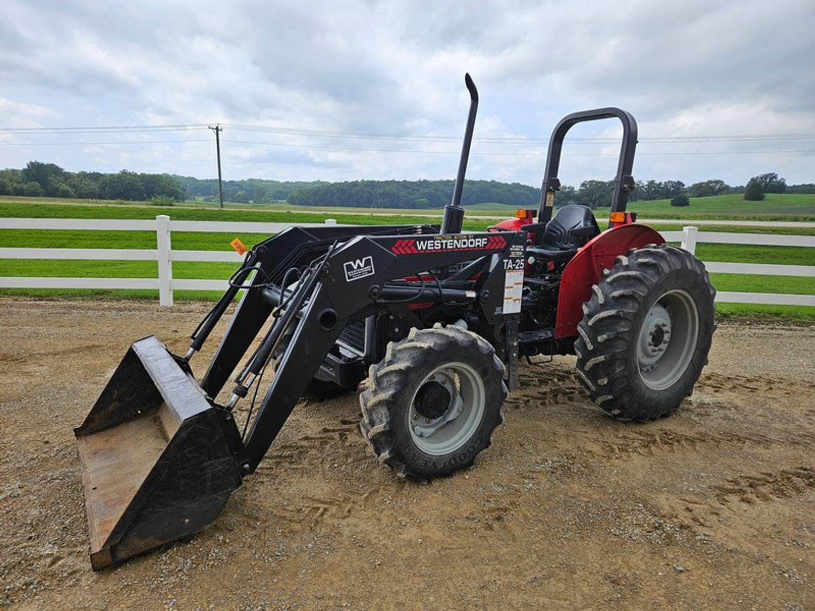 Massey Ferguson 263 Equipment Image0