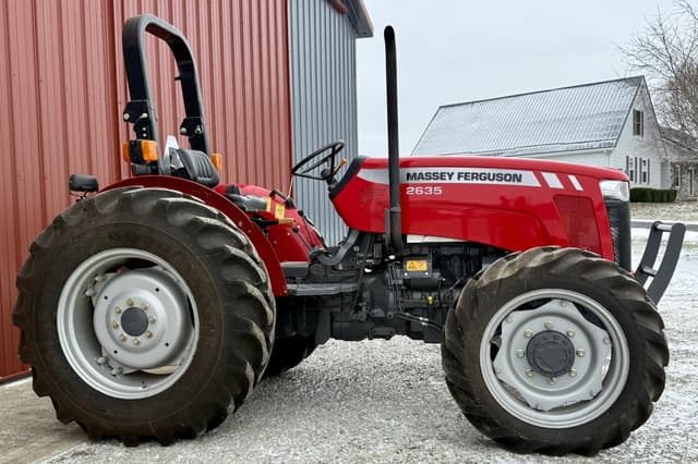 Image of Massey Ferguson 2635 equipment image 2
