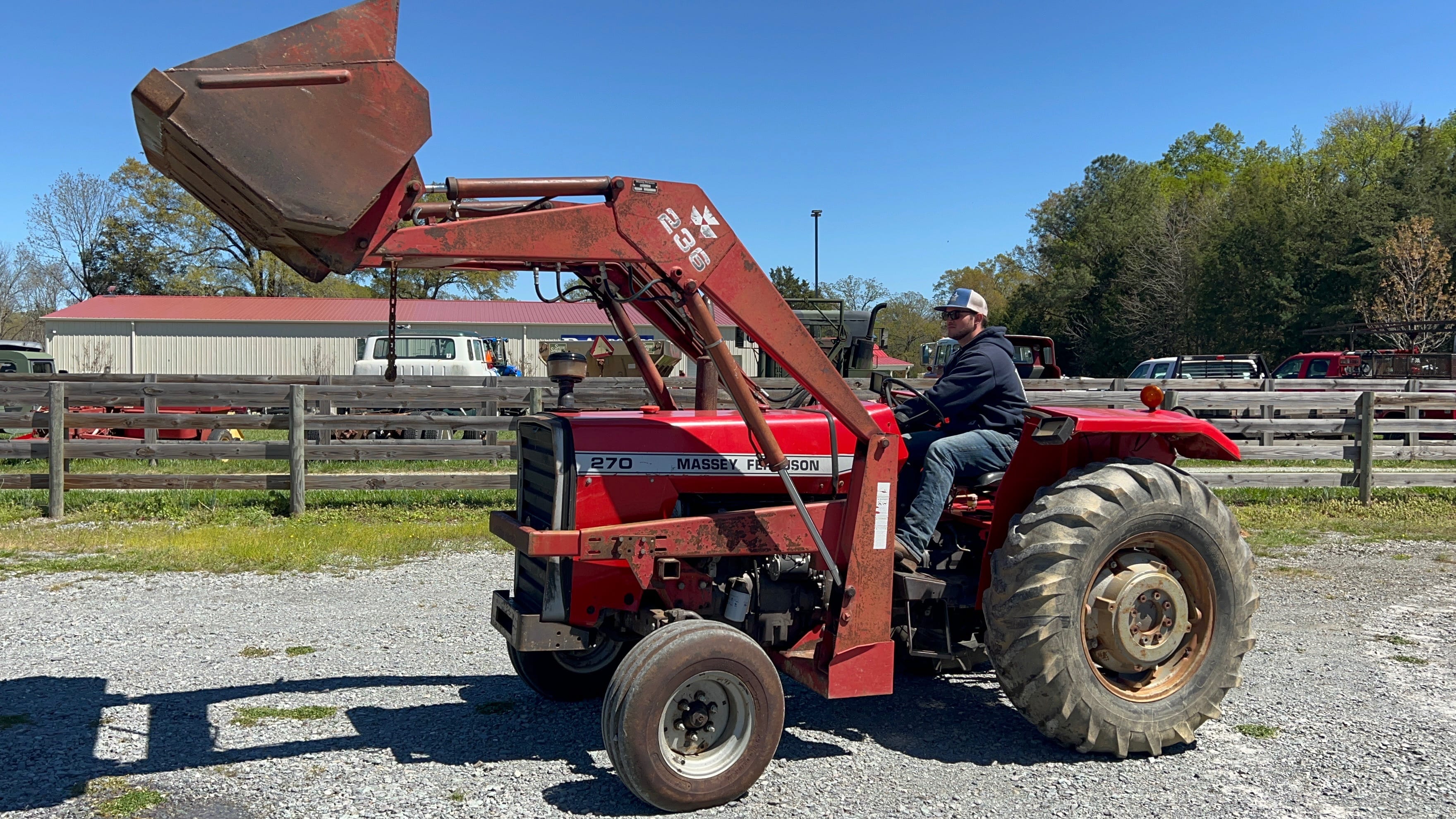 Main image Massey Ferguson 270
