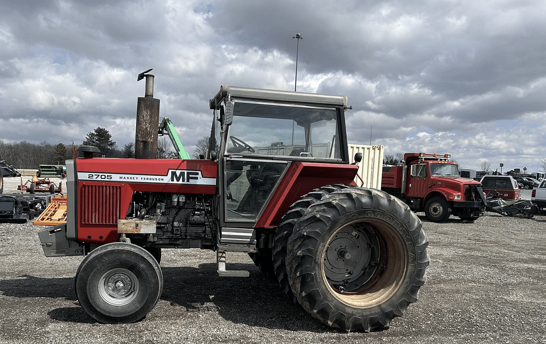 Image of Massey Ferguson 2705 Primary image