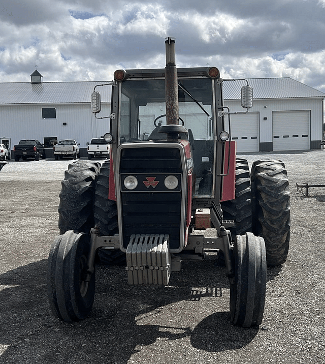 Image of Massey Ferguson 2705 equipment image 2