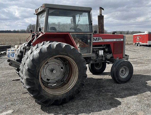 Image of Massey Ferguson 2705 equipment image 4