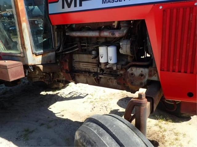 Image of Massey Ferguson 2705 equipment image 4