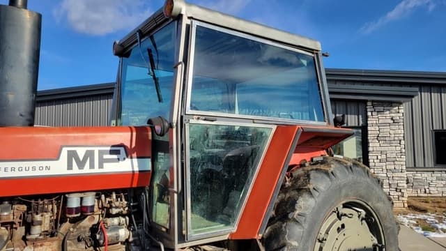 Image of Massey Ferguson 2705 equipment image 4