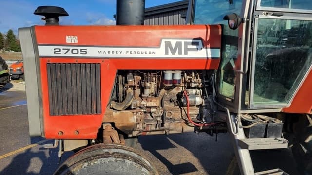 Image of Massey Ferguson 2705 equipment image 2