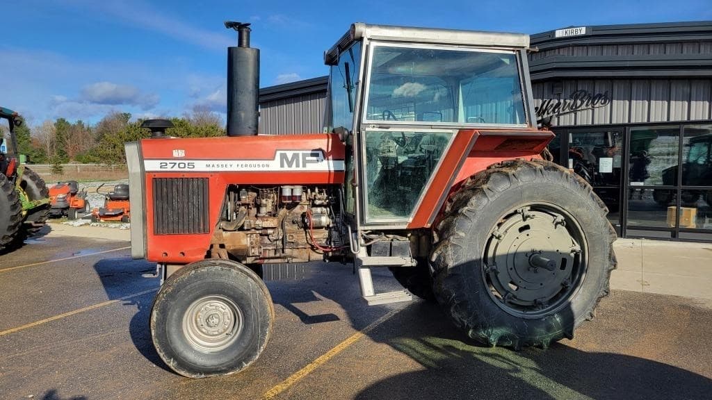 Image of Massey Ferguson 2705 Primary image